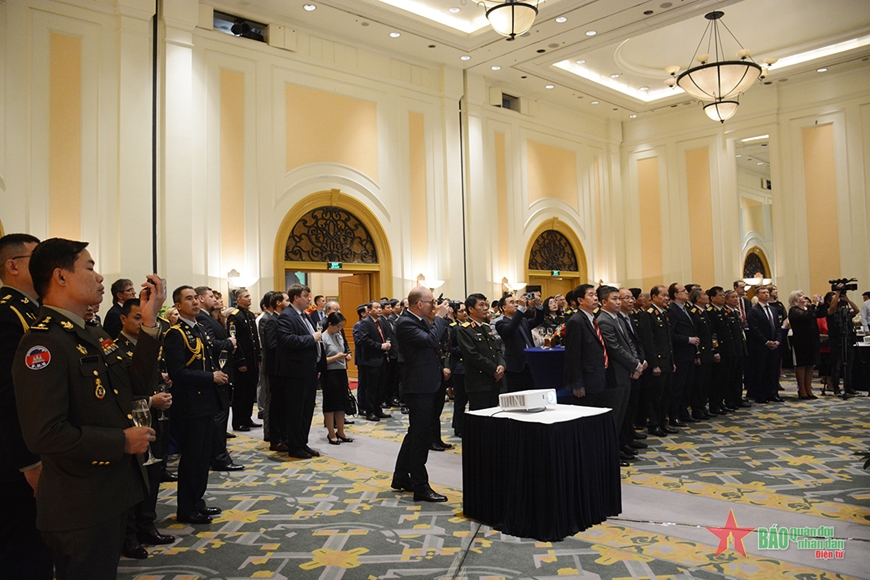 View - 	Thượng tướng Hoàng Xuân Chiến dự chiêu đãi Ngày Bảo vệ Tổ quốc LB Nga