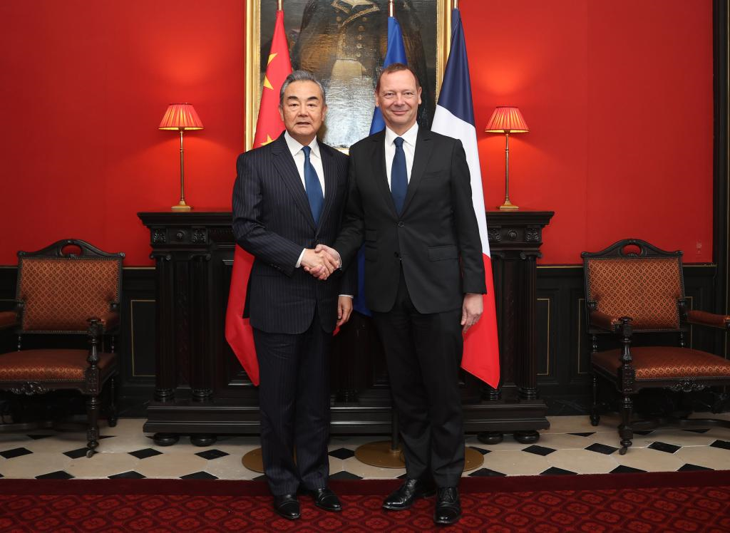 Pháp nhấn mạnh tầm quan trọng của mối quan hệ với Trung Quốc