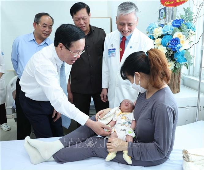 <a title="Báo Quân đội nhân dân | Tin tức quân đội, quốc phòng | Bảo vệ Tổ quốc" style="text-align:center;" href="https://www.qdnd.vn"><img src="https://file3.qdnd.vn/data/images/0/2021/08/11/linh/bannerv2.png" class="vllogo"></a>