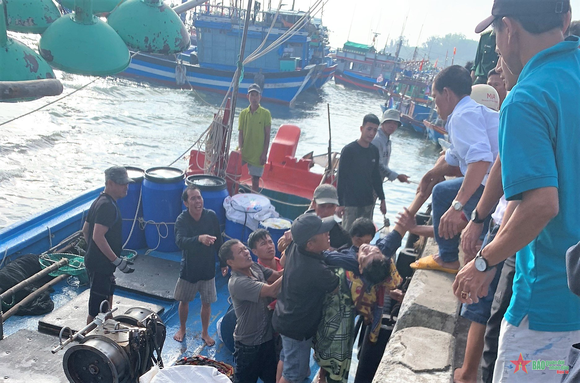 Tàu cá ngư dân tỉnh Quảng Ngãi bị tai nạn trên biển