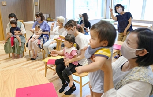 Nhật Bản tăng trợ cấp cho trẻ em để ngăn tỷ lệ sinh giảm