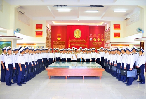 Học viện Hải quân đẩy mạnh giáo dục truyền thống cho học viên Khóa 68