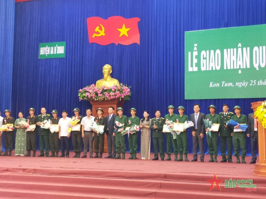 <a title="Báo Quân đội nhân dân | Tin tức quân đội, quốc phòng | Bảo vệ Tổ quốc" style="text-align:center;" data-cke-saved-href="https://www.qdnd.vn" href="https://www.qdnd.vn"><img data-cke-saved-src="https://file3.qdnd.vn/data/images/0/2021/08/11/linh/bannerv2.png" src="https://file3.qdnd.vn/data/images/0/2021/08/11/linh/bannerv2.png" class="vllogo"></a>