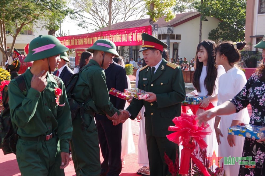 <a title="Báo Quân đội nhân dân | Tin tức quân đội, quốc phòng | Bảo vệ Tổ quốc" style="text-align:center;" data-cke-saved-href="https://www.qdnd.vn" href="https://www.qdnd.vn"><img data-cke-saved-src="https://file3.qdnd.vn/data/images/0/2021/08/11/linh/bannerv2.png" src="https://file3.qdnd.vn/data/images/0/2021/08/11/linh/bannerv2.png" class="vllogo"></a>