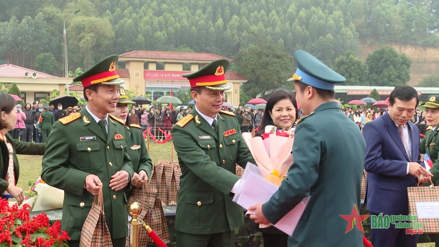 <a title="Báo Quân đội nhân dân | Tin tức quân đội, quốc phòng | Bảo vệ Tổ quốc" style="text-align:center;" data-cke-saved-href="https://www.qdnd.vn" href="https://www.qdnd.vn"><img data-cke-saved-src="https://file3.qdnd.vn/data/images/0/2021/08/11/linh/bannerv2.png" src="https://file3.qdnd.vn/data/images/0/2021/08/11/linh/bannerv2.png" class="vllogo"></a>