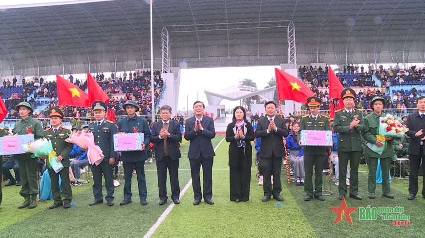 <a title="Báo Quân đội nhân dân | Tin tức quân đội, quốc phòng | Bảo vệ Tổ quốc" style="text-align:center;" data-cke-saved-href="https://www.qdnd.vn" href="https://www.qdnd.vn"><img data-cke-saved-src="https://file3.qdnd.vn/data/images/0/2021/08/11/linh/bannerv2.png" src="https://file3.qdnd.vn/data/images/0/2021/08/11/linh/bannerv2.png" class="vllogo"></a>