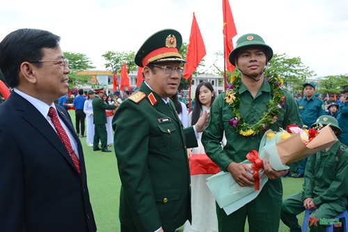 Thượng tướng Phạm Hoài Nam dự lễ giao, nhận quân tại TP Nha Trang, tỉnh Khánh Hòa
