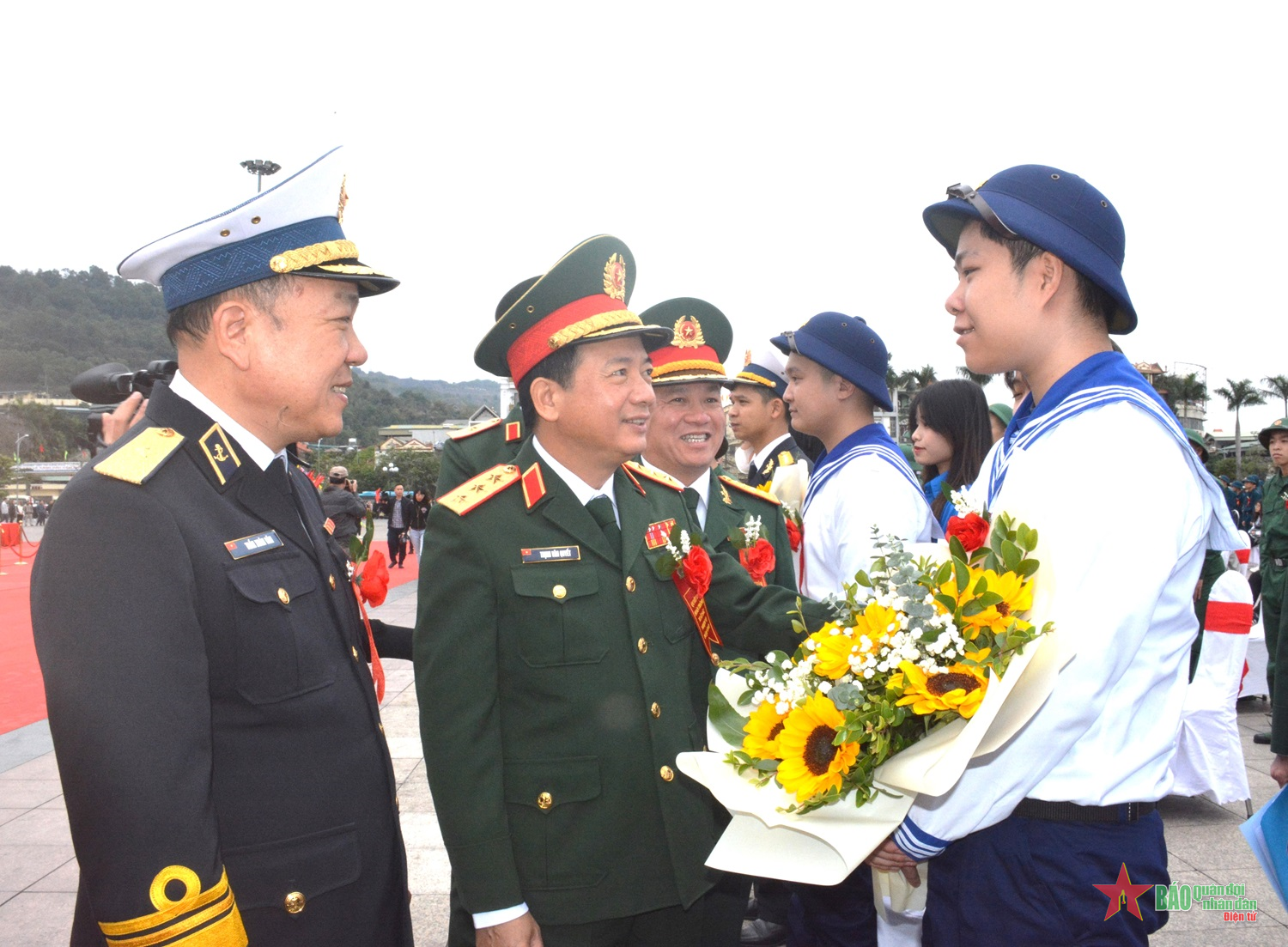 Thượng tướng Trịnh Văn Quyết dự lễ giao, nhận quân tại thành phố Cẩm Phả (Quảng Ninh)