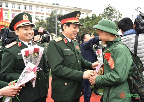 Đại tướng Lương Cường động viên thanh niên huyện Ba Vì, TP Hà Nội lên đường nhập ngũ

