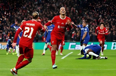 Đánh Giá Tiềm Năng Của Donny van de Beek - Một Tài Năng Hứa Hẹn Trong Thế Giới Bóng Đá