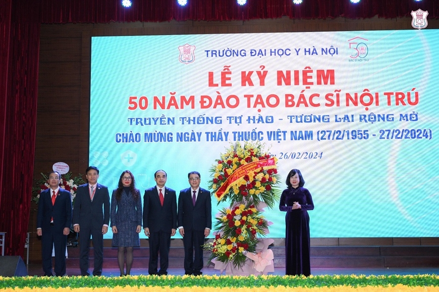 <a title="Báo Quân đội nhân dân | Tin tức quân đội, quốc phòng | Bảo vệ Tổ quốc" style="text-align:center;" href="https://www.qdnd.vn"><img src="https://file3.qdnd.vn/data/images/0/2021/08/11/linh/bannerv2.png" class="vllogo"></a>