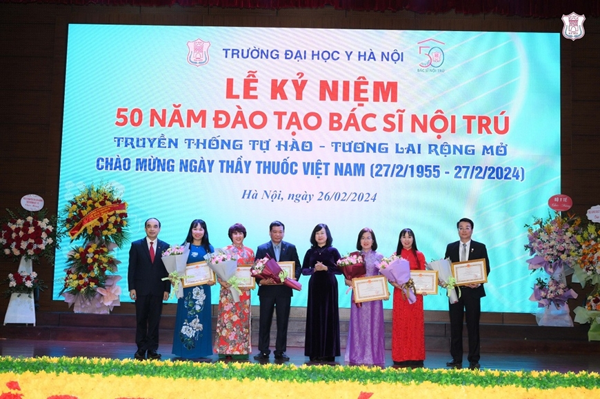 <a title="Báo Quân đội nhân dân | Tin tức quân đội, quốc phòng | Bảo vệ Tổ quốc" style="text-align:center;" href="https://www.qdnd.vn"><img src="https://file3.qdnd.vn/data/images/0/2021/08/11/linh/bannerv2.png" class="vllogo"></a>