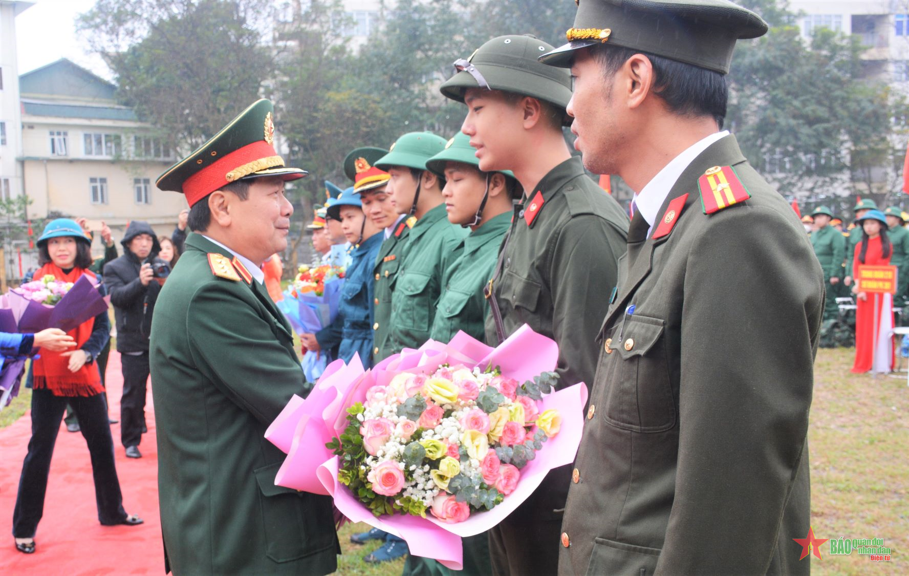 Thượng tướng Lê Huy Vịnh dự lễ giao nhận quân tại quận Cầu Giấy, TP Hà Nội