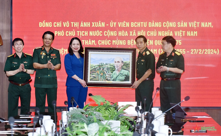<a title="Báo Quân đội nhân dân | Tin tức quân đội, quốc phòng | Bảo vệ Tổ quốc" style="text-align:center;" href="https://www.qdnd.vn"><img src="https://file3.qdnd.vn/data/images/0/2021/08/11/linh/bannerv2.png" class="vllogo"></a>