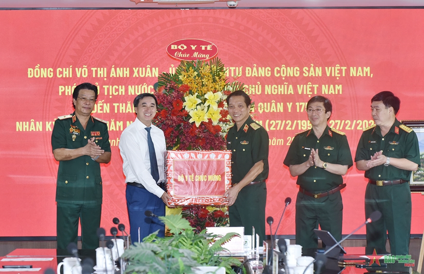 <a title="Báo Quân đội nhân dân | Tin tức quân đội, quốc phòng | Bảo vệ Tổ quốc" style="text-align:center;" href="https://www.qdnd.vn"><img src="https://file3.qdnd.vn/data/images/0/2021/08/11/linh/bannerv2.png" class="vllogo"></a>