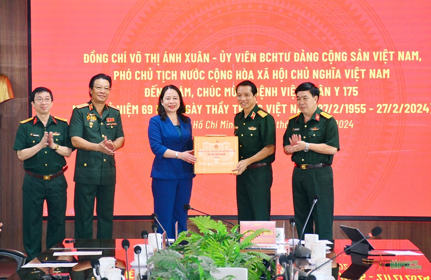 <a title="Báo Quân đội nhân dân | Tin tức quân đội, quốc phòng | Bảo vệ Tổ quốc" style="text-align:center;" href="https://www.qdnd.vn"><img src="https://file3.qdnd.vn/data/images/0/2021/08/11/linh/bannerv2.png" class="vllogo"></a>