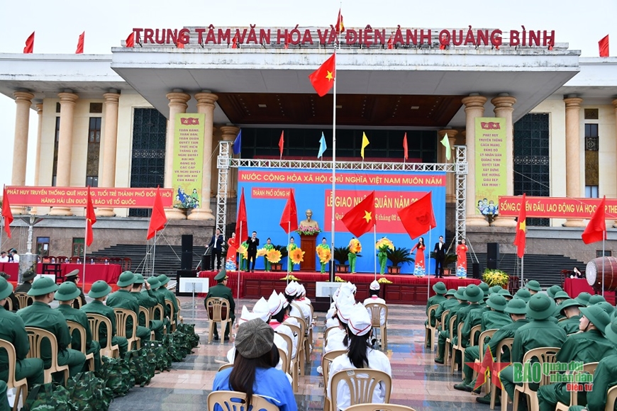 <a title="Báo Quân đội nhân dân | Tin tức quân đội, quốc phòng | Bảo vệ Tổ quốc" style="text-align:center;" href="https://www.qdnd.vn"><img src="https://file3.qdnd.vn/data/images/0/2021/08/11/linh/bannerv2.png" class="vllogo"></a>
