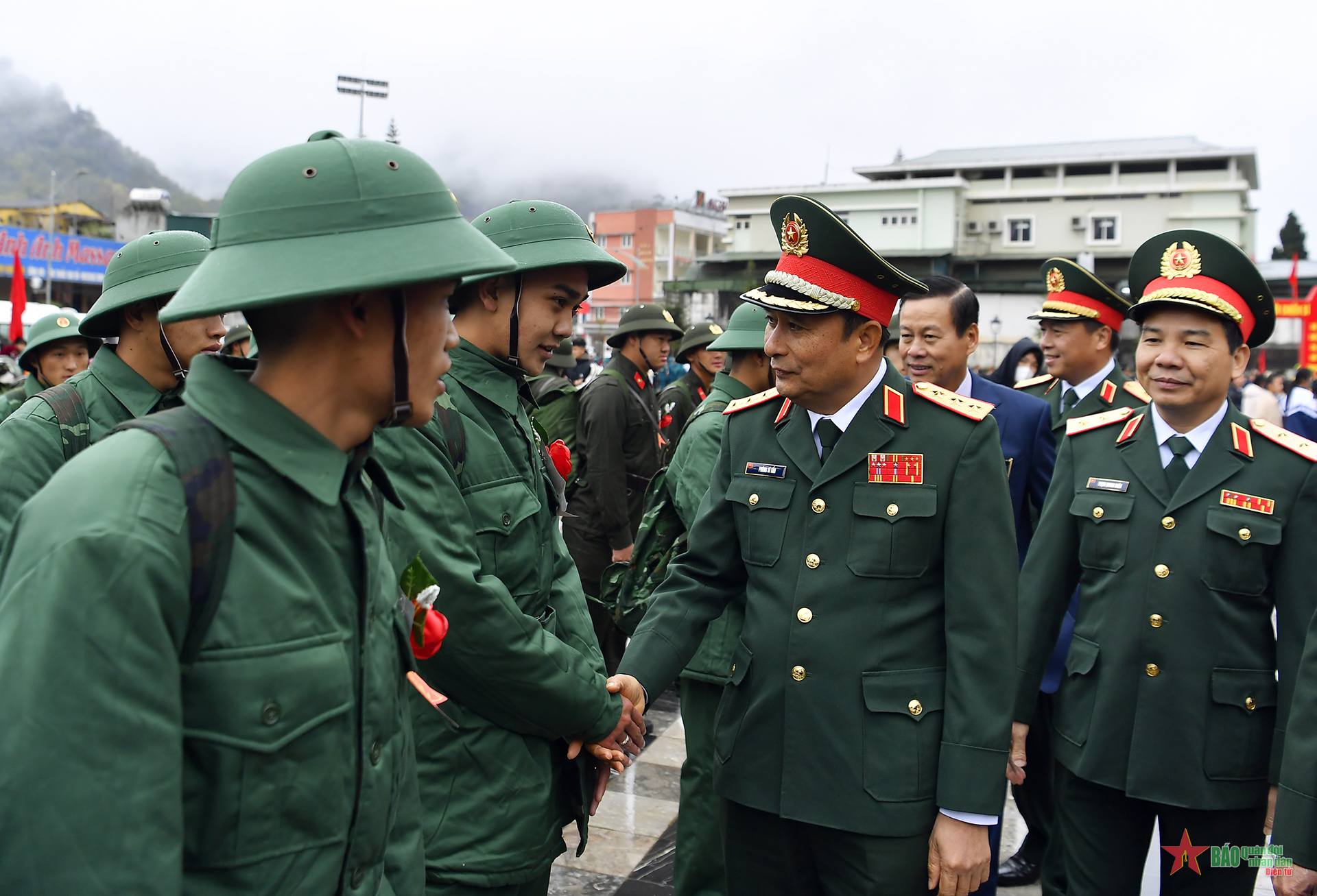 Tỉnh Hà Giang: Thanh niên “cao nguyên đá” Đồng Văn phấn khởi lên đường tòng quân