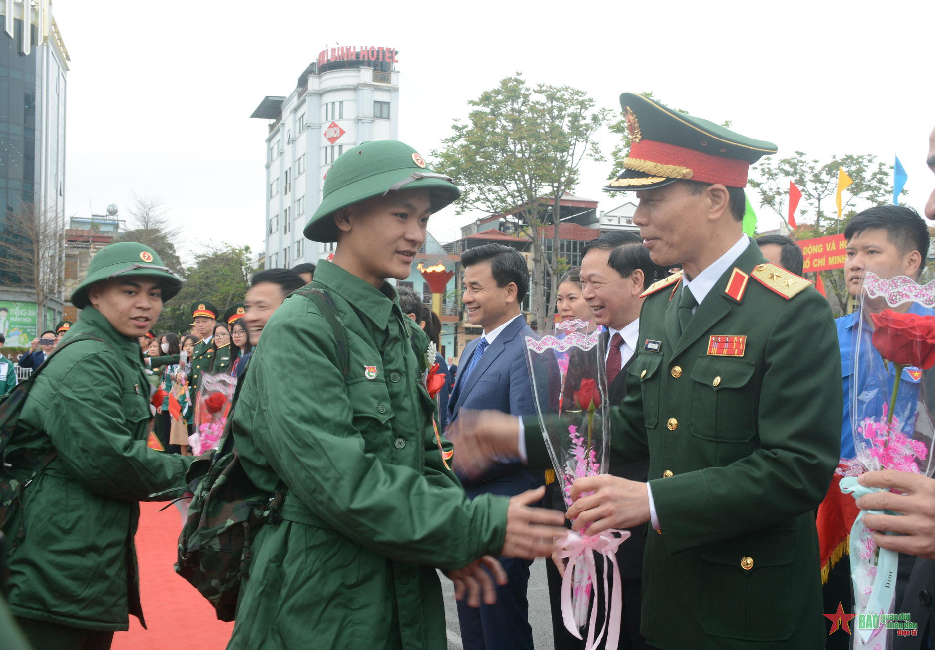 Trung tướng Nguyễn Trọng Bình dự và chỉ đạo lễ giao nhận quân tại thành phố Lào Cai (tỉnh Lào Cai)