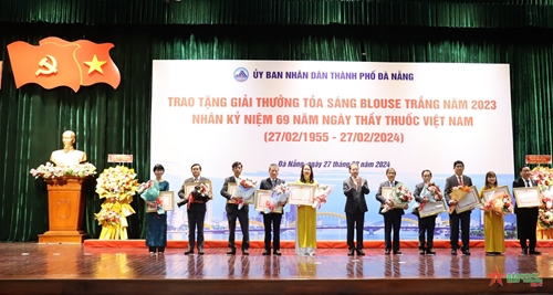 Đà Nẵng: Trao giải thưởng “Tỏa sáng blouse trắng năm 2023”