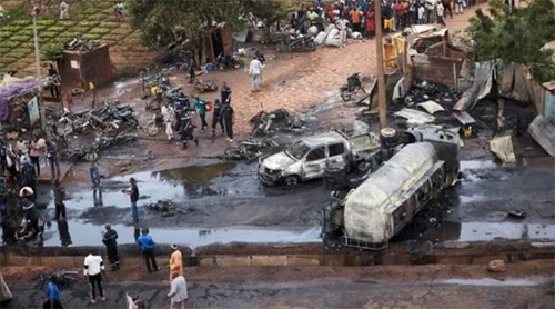 Mali: Tài xế mất lái lao xe khỏi cầu, 31 người thiệt mạng