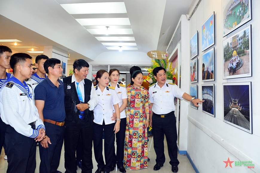 <a title="Báo Quân đội nhân dân | Tin tức quân đội, quốc phòng | Bảo vệ Tổ quốc" style="text-align:center;" href="https://www.qdnd.vn"><img src="https://file3.qdnd.vn/data/images/0/2021/08/11/linh/bannerv2.png" class="vllogo"></a>