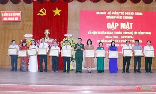 Bộ đội Biên phòng TP Hồ Chí Minh: Trao kỷ niệm chương “Vì chủ quyền an ninh biên giới Tổ quốc” tặng 16 cá nhân