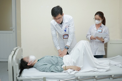 Cứu sống nữ bệnh nhân quốc tịch Philippines bị áp xe ruột thừa trong ổ bụng