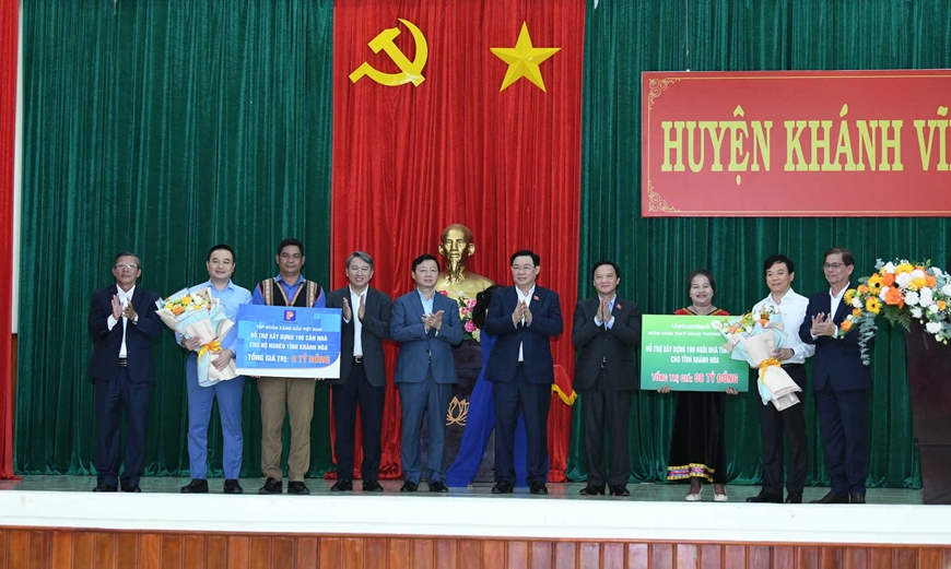 <a title="Báo Quân đội nhân dân | Tin tức quân đội, quốc phòng | Bảo vệ Tổ quốc" style="text-align:center;" href="https://www.qdnd.vn"><img src="https://file3.qdnd.vn/data/images/0/2021/08/11/linh/bannerv2.png" class="vllogo"></a>