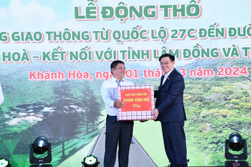 <a title="Báo Quân đội nhân dân | Tin tức quân đội, quốc phòng | Bảo vệ Tổ quốc" style="text-align:center;" href="https://www.qdnd.vn"><img src="https://file3.qdnd.vn/data/images/0/2021/08/11/linh/bannerv2.png" class="vllogo"></a>