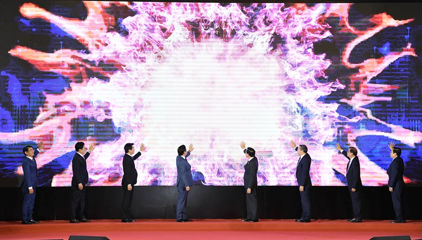 <a title="Báo Quân đội nhân dân | Tin tức quân đội, quốc phòng | Bảo vệ Tổ quốc" style="text-align:center;" href="https://www.qdnd.vn"><img src="https://file3.qdnd.vn/data/images/0/2021/08/11/linh/bannerv2.png" class="vllogo"></a>