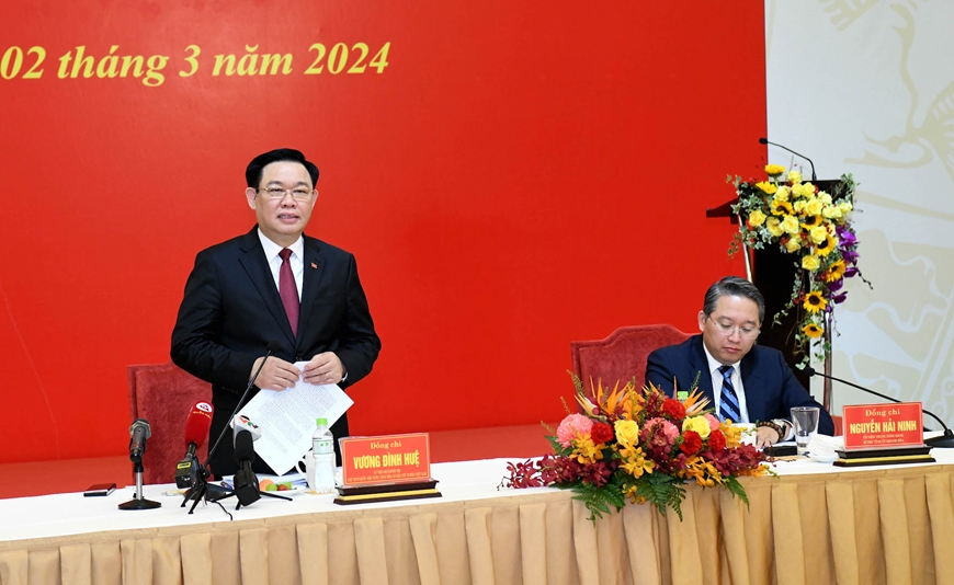 <a title="Báo Quân đội nhân dân | Tin tức quân đội, quốc phòng | Bảo vệ Tổ quốc" style="text-align:center;" href="https://www.qdnd.vn"><img src="https://file3.qdnd.vn/data/images/0/2021/08/11/linh/bannerv2.png" class="vllogo"></a>