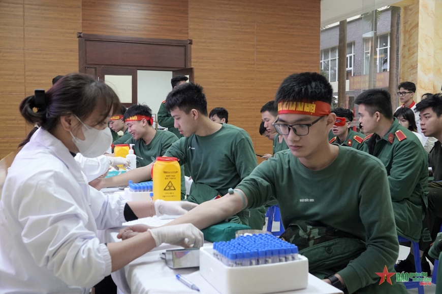 <a title="Báo Quân đội nhân dân | Tin tức quân đội, quốc phòng | Bảo vệ Tổ quốc" style="text-align:center;" href="https://www.qdnd.vn"><img src="https://file3.qdnd.vn/data/images/0/2021/08/11/linh/bannerv2.png" class="vllogo"></a>