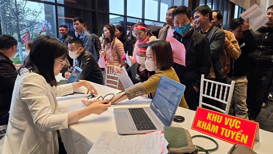 <a title="Báo Quân đội nhân dân | Tin tức quân đội, quốc phòng | Bảo vệ Tổ quốc" style="text-align:center;" href="https://www.qdnd.vn"><img src="https://file3.qdnd.vn/data/images/0/2021/08/11/linh/bannerv2.png" class="vllogo"></a>