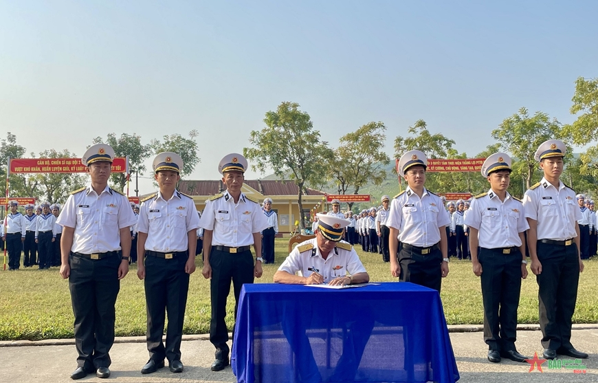 <a title="Báo Quân đội nhân dân | Tin tức quân đội, quốc phòng | Bảo vệ Tổ quốc" style="text-align:center;" data-cke-saved-href="https://www.qdnd.vn" href="https://www.qdnd.vn"><img data-cke-saved-src="https://file3.qdnd.vn/data/images/0/2021/08/11/linh/bannerv2.png" src="https://file3.qdnd.vn/data/images/0/2021/08/11/linh/bannerv2.png" class="vllogo"></a> <a title="Báo Quân đội nhân dân | Tin tức quân đội, quốc phòng | Bảo vệ Tổ quốc" style="text-align:center;" data-cke-saved-href="https://www.qdnd.vn" href="https://www.qdnd.vn"><img data-cke-saved-src="https://file3.qdnd.vn/data/images/0/2021/08/11/linh/bannerv2.png" src="https://file3.qdnd.vn/data/images/0/2021/08/11/linh/bannerv2.png" class="vllogo"></a>