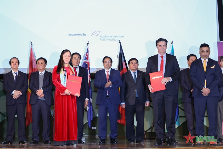 <a title="Báo Quân đội nhân dân | Tin tức quân đội, quốc phòng | Bảo vệ Tổ quốc" style="text-align:center;" href="https://www.qdnd.vn"><img src="https://file3.qdnd.vn/data/images/0/2021/08/11/linh/bannerv2.png" class="vllogo"></a>
