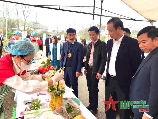 <a title="Báo Quân đội nhân dân | Tin tức quân đội, quốc phòng | Bảo vệ Tổ quốc" style="text-align:center;" href="https://www.qdnd.vn"><img src="https://file3.qdnd.vn/data/images/0/2021/08/11/linh/bannerv2.png" class="vllogo"></a>