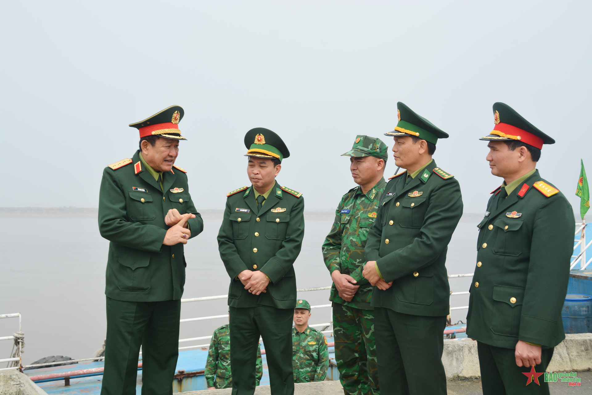 Thượng tướng Võ Minh Lương kiểm tra tại Bộ đội Biên phòng tỉnh Nam Định