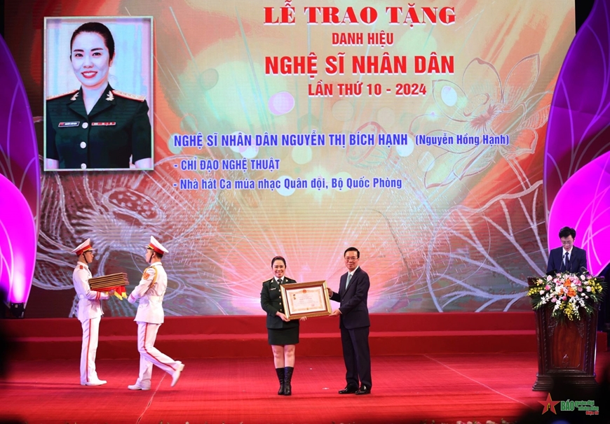 View - 	Chủ tịch nước Võ Văn Thưởng trao tặng danh hiệu tới các nghệ sĩ