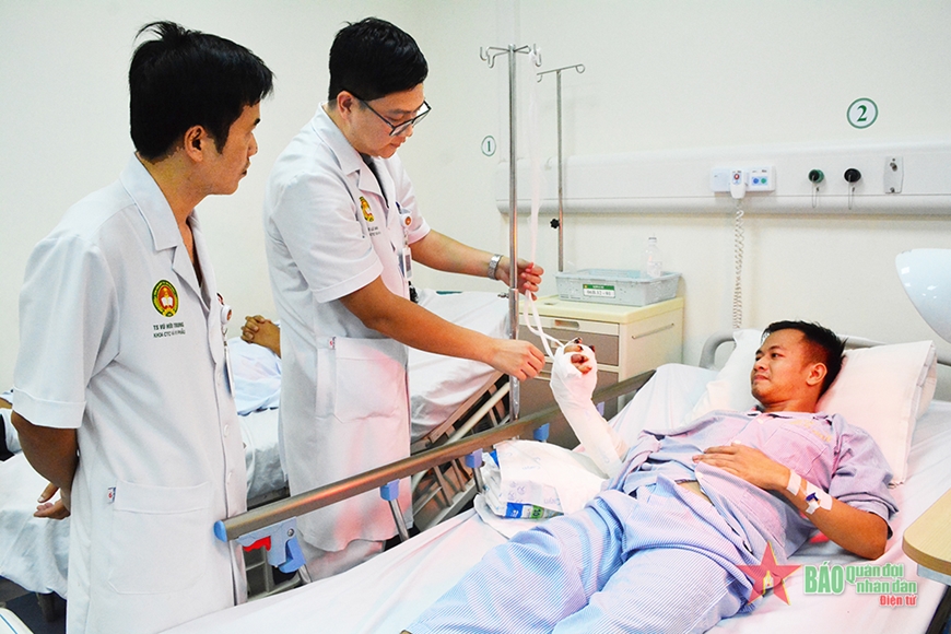 <a title="Báo Quân đội nhân dân | Tin tức quân đội, quốc phòng | Bảo vệ Tổ quốc" style="text-align:center;" href="https://www.qdnd.vn"><img src="https://file3.qdnd.vn/data/images/0/2021/08/11/linh/bannerv2.png" class="vllogo"></a>