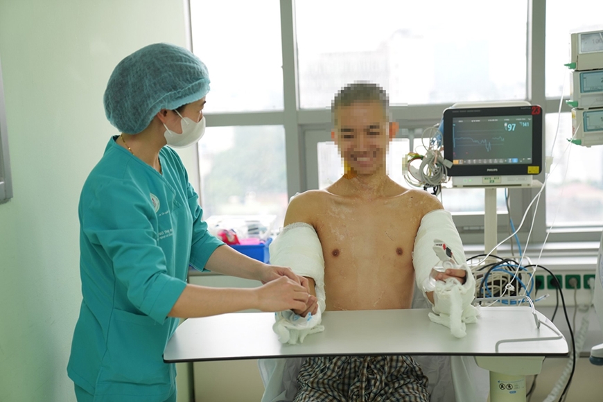 <a title="Báo Quân đội nhân dân | Tin tức quân đội, quốc phòng | Bảo vệ Tổ quốc" style="text-align:center;" href="https://www.qdnd.vn"><img src="https://file3.qdnd.vn/data/images/0/2021/08/11/linh/bannerv2.png" class="vllogo"></a>
