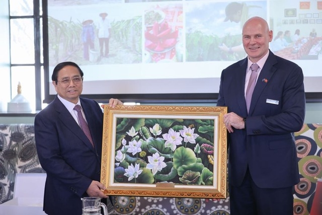 <a title="Báo Quân đội nhân dân | Tin tức quân đội, quốc phòng | Bảo vệ Tổ quốc" style="text-align:center;" href="https://www.qdnd.vn"><img src="https://file3.qdnd.vn/data/images/0/2021/08/11/linh/bannerv2.png" class="vllogo"></a>