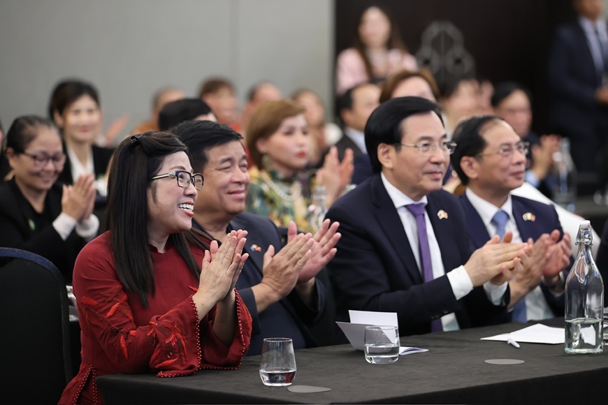 <a title="Báo Quân đội nhân dân | Tin tức quân đội, quốc phòng | Bảo vệ Tổ quốc" style="text-align:center;" href="https://www.qdnd.vn"><img src="https://file3.qdnd.vn/data/images/0/2021/08/11/linh/bannerv2.png" class="vllogo"></a>
