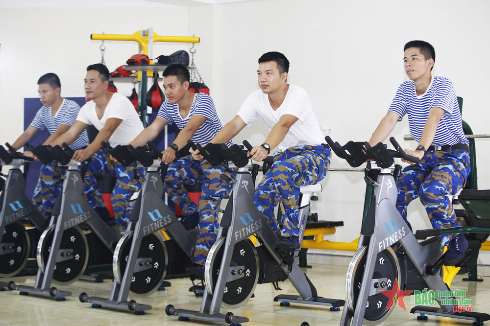 Luyện thể hình ở đảo Núi Le B