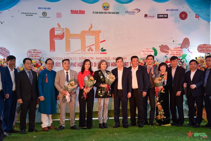 Phở Vân Cù nức thơm níu chân thực khách