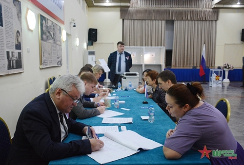 Đại sứ quán Liên bang Nga tại Hà Nội tổ chức điểm bỏ phiếu bầu cử Tổng thống