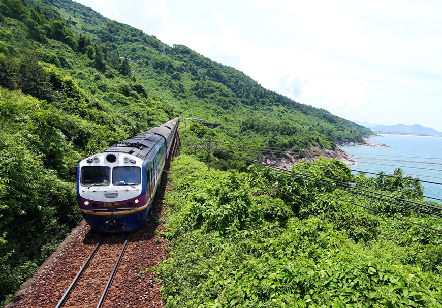 Ngành đường sắt khai thác đoàn tàu kết nối Thừa Thiên Huế và Đà Nẵng