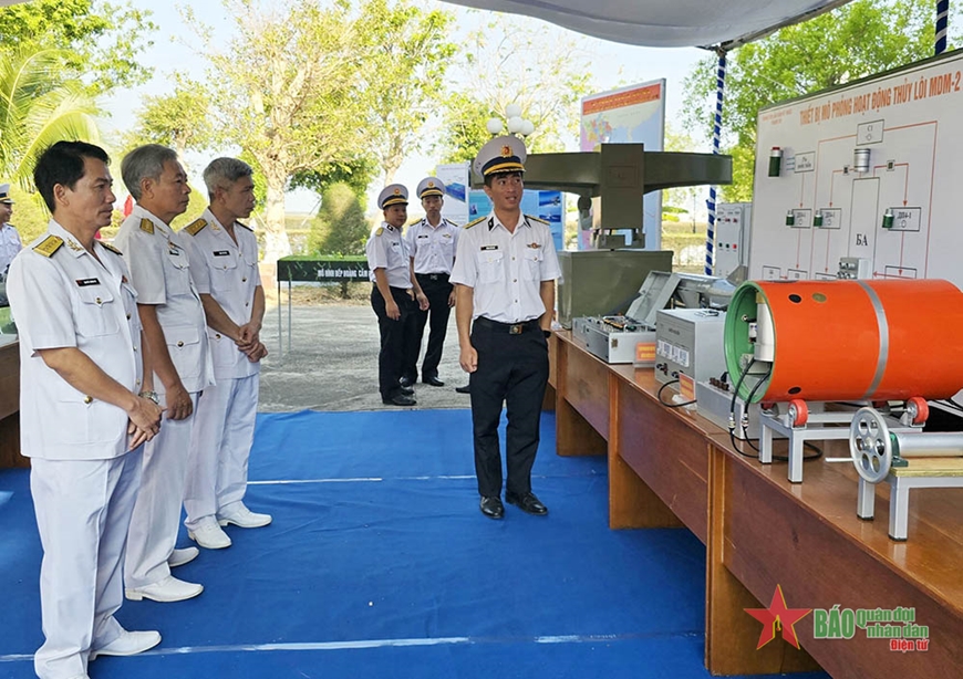 View - 	Vùng 2 Hải quân đón nhận Huân chương Bảo vệ Tổ quốc hạng Nhì