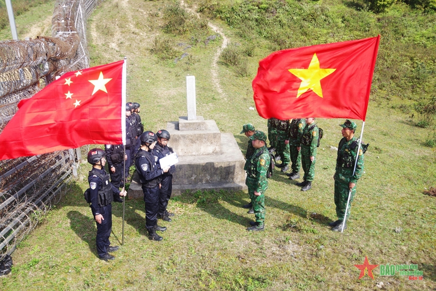 Tuần tra song phương khu vực biên giới Việt Nam - Trung Quốc