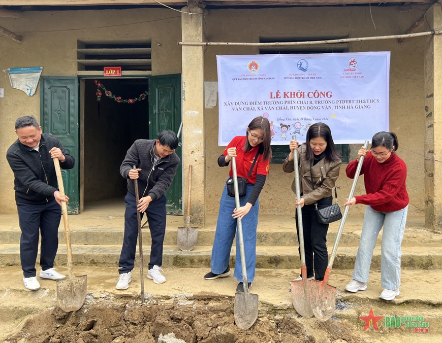 Hỗ trợ xây dựng trường học cho trẻ em khó khăn huyện Đồng Văn, tỉnh Hà Giang